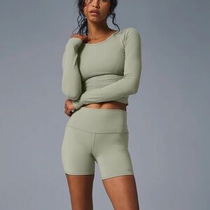 ALO yoga green long sleeve ribbed top size small